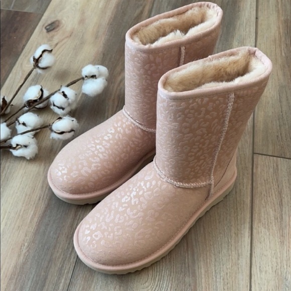 🌿UGG🌿CLASSIC SNOW LEOPARD BOOTS - Picture 6 of 15